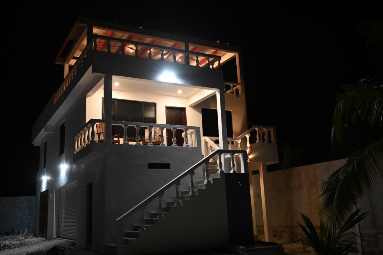 La Casa Del Mexicano เซเลสตุน ภายนอก รูปภาพ